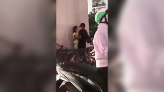 cặp đôi nứng quá địt nhau ngoài đường luôn