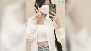 Em gái hứng tình chốt cửa nhà tắm móc lồn THỦ DÂM