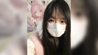 Em sinh viên khoe hàng trên live