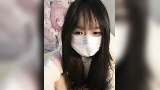 Em sinh viên khoe hàng trên live