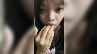 Mùng 1 khởi sắc được bé Ny gửi Clip Show Vú Chúc mừng
