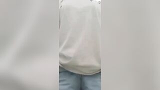 Gái xinh có sở thích quay video gửi cho người yêu bị lộ
