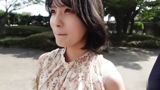 Một người phụ nữ Nhật Bản xinh đẹp tuyệt trần và một người đàn ông vạm vỡ quan hệ