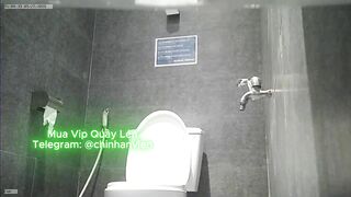 Quay Lén Chị Gái Đi Tè Ở Vệ Sinh Công Cộng