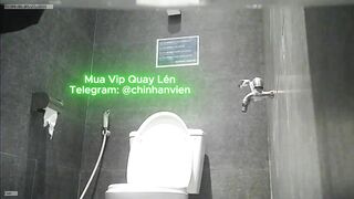 Quay Lén Chị Gái Đi Tè Ở Vệ Sinh Công Cộng