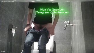 Quay Lén Chị Gái Đi Tè Ở Vệ Sinh Công Cộng