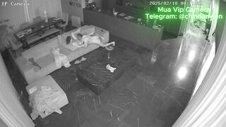 Hack Camera Xem Tivi Nứng Quá 2 Vợ Chồng Đè Nhau Ra Địt