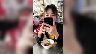 Có quả chị xếp như này kh địt hơi phí