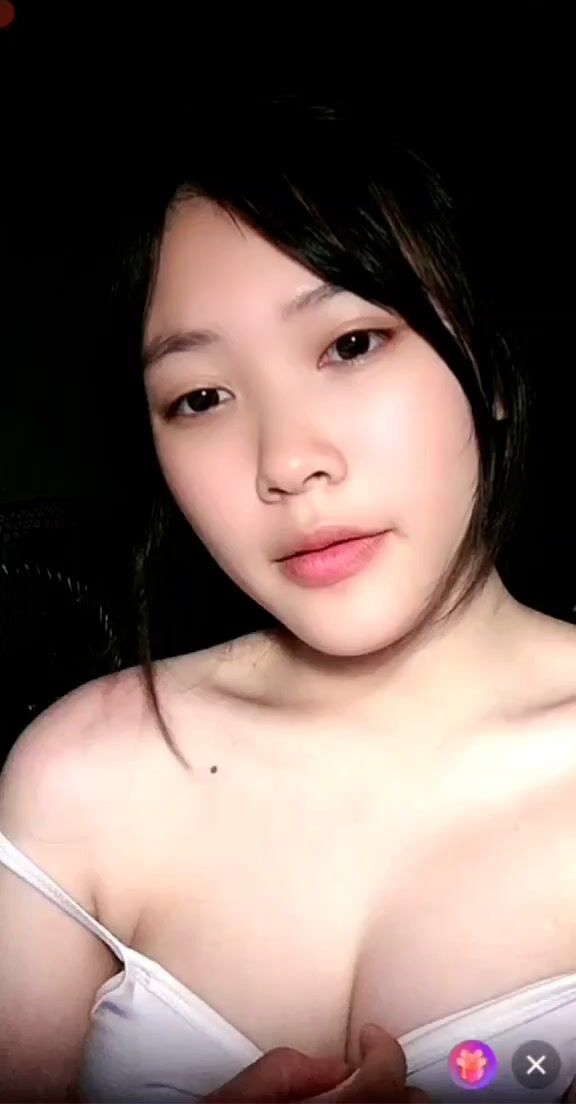 em gái xinh đẹp mango live show hàng