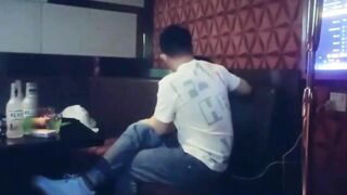 Đi Karaoke hát thì không lo hát mà gọi gái ra hát cùng rồi đè em nó ra chịch luôn P29