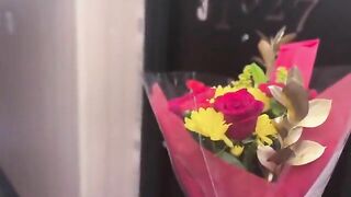 Bạn trai Tây đến chúc Tết mà sao lì xì của anh lạ lắm