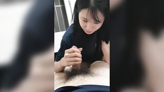 TRÔNG MẶT RÕ NGOAN HIỀN Í NHỈ