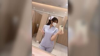 Em sinh viên y cái bím xinh múp rụp