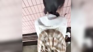 Đụ em gái còn nhỏ quá ở hành lang lồn khích