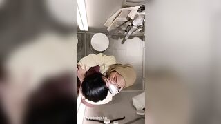 QUAY LÉN 2 BẠN TRẺ ĐỊT NHAU TRONG PHÒNG THAY ĐỒ CỦA SHOP QUẦN ÁO