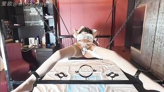 Cô gái bị hành lồn sướng đái luôn