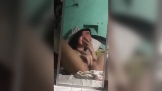 Em loli 2k9 show bướm không lông trước gương