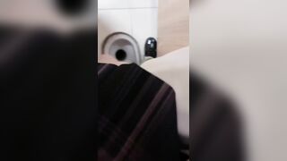 Rau thủ dâm ở lớp học nhà vệ sinh trường