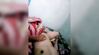 Chị dâu say lén vào bóp vú