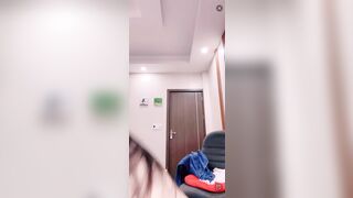 Quên không tắt cam bị lộ vú lồn ngon bị bạn trai quay lại