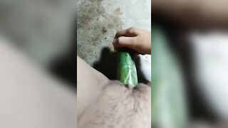Mới đút được vài phát đầu dưa đã ướt nhẹp sữa chua