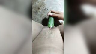 Mới đút được vài phát đầu dưa đã ướt nhẹp sữa chua