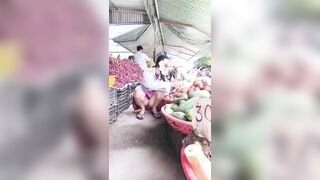 Đã Mắt Với Em Gái Không Mặc Quần Lót Khi Đi Chợ