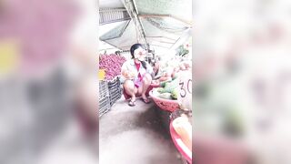 Đã Mắt Với Em Gái Không Mặc Quần Lót Khi Đi Chợ