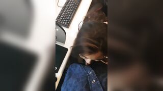 đang làm việc thì em người yêu lên cơn nứng đòi bú cu luôn