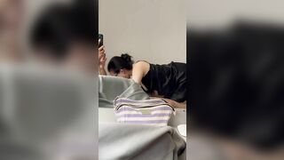 mệt nhoài cùng bé nhân viên văn phòng giờ nghỉ trưa