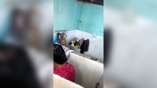 Quay lén gái đi đái phần 2