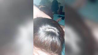 Chồng chị đi làm rồi em yên tâm cởi quần chị bú cho