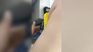 đang uống nước cũng bị anh người yêu đâm từ phía sau