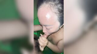 Mbbg dâm bú mút con cặc trai trẻ dâm đang quay lại làm kỉ niệm