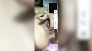 Em gái mới lớn móc cho anh bồ xem
