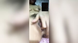 Em gái mới lớn móc cho anh bồ xem
