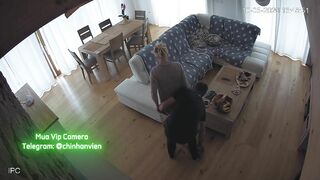 Hack Camera Ngoại Tình Ở Phòng Khách Khi Chồng Đi Vắng