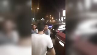 Người lạ bu lại quay hai đĩ bú mút public