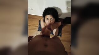 Teen Châu Á ngậm tinh dịch thằng tây