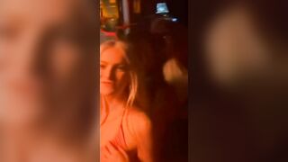 Các cảnh hoang dâm trong quán bar 6
