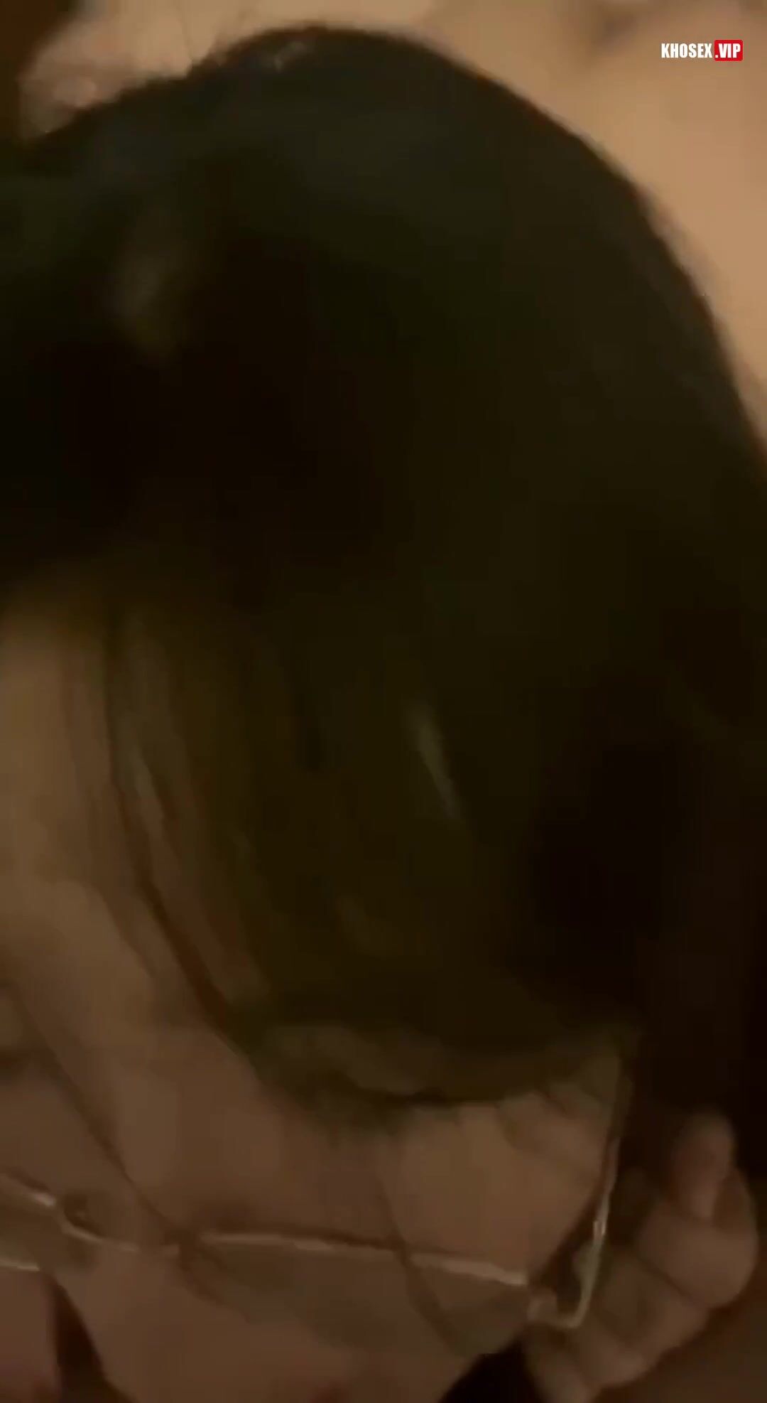 clip-sex-thuy-duong-2k10-cau-dien-ha-noi-choi-some-phan-2