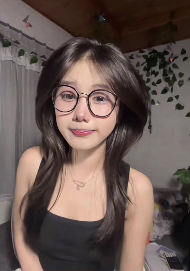 AI lột đồ pé tiktoker Hannn