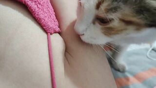 Gái xinh dâm dục cho mèo lồn bú vú, các bạn nữ nên học theo vì cực nứng 🥵🥵🥵 (3)