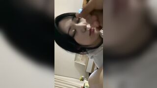 nhìn vẻ mặt ngại ngùng của em làm em nứng quá - phần 2