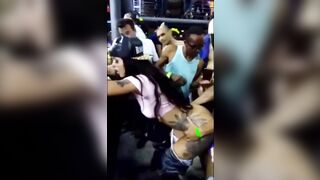 Làm tình public với gangster Brazil