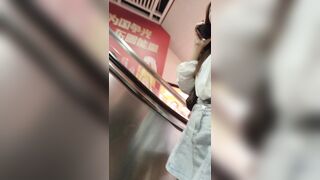 quay lén dưới váy mấy em xinh tươi đi dạo phố
