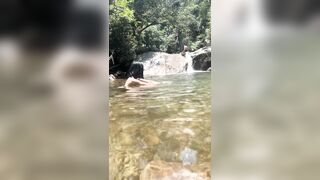 gái xinh loli ra xuối tắm public cực nuột