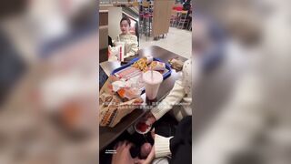 Thủ dâm cho ny, bắn tinh lên nước chấm rồi ăn nơi công cộng