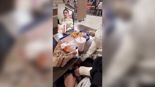 Thủ dâm cho ny, bắn tinh lên nước chấm rồi ăn nơi công cộng
