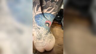 Địt em rau xăm trổ kín nưng hàng ngon dâm đãng kích thích